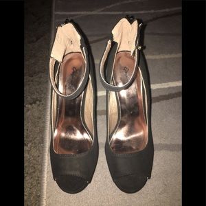 Quipd black pumps